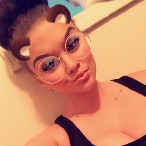 Meet your Posher, Carlye